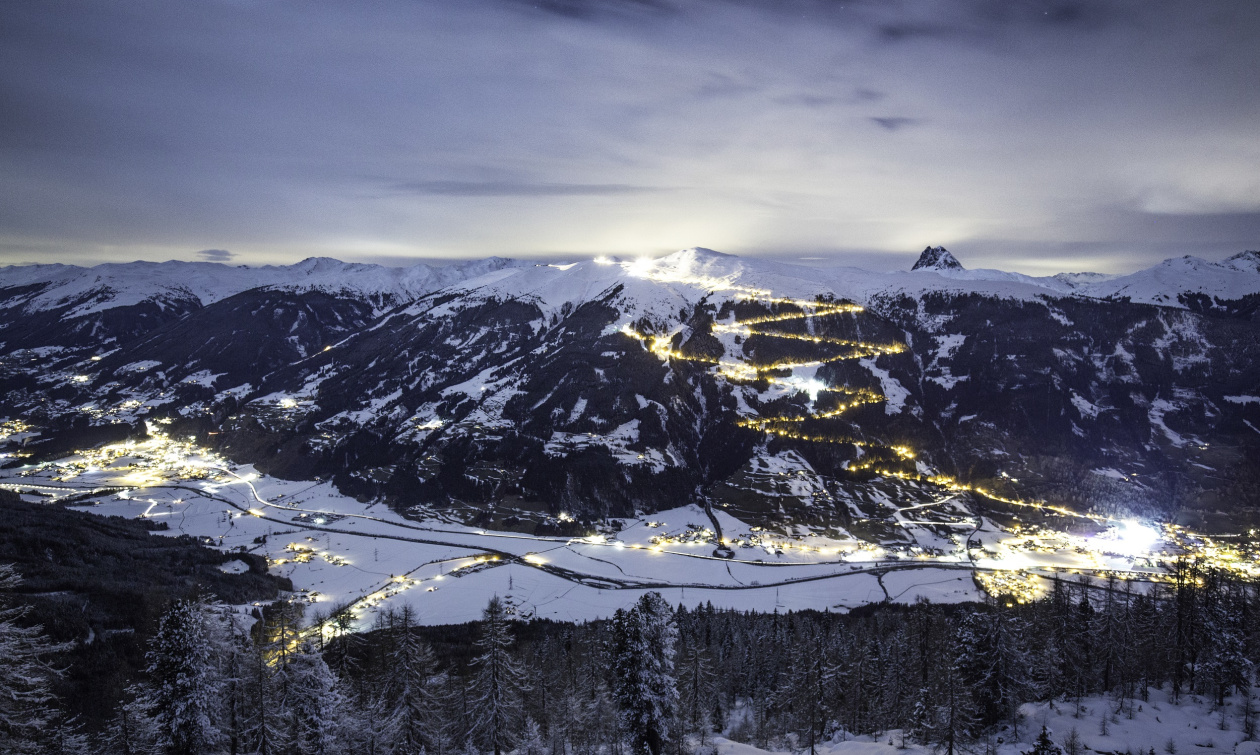 Rodeln auf der längsten beleuchteten Rodelbahn der Welt