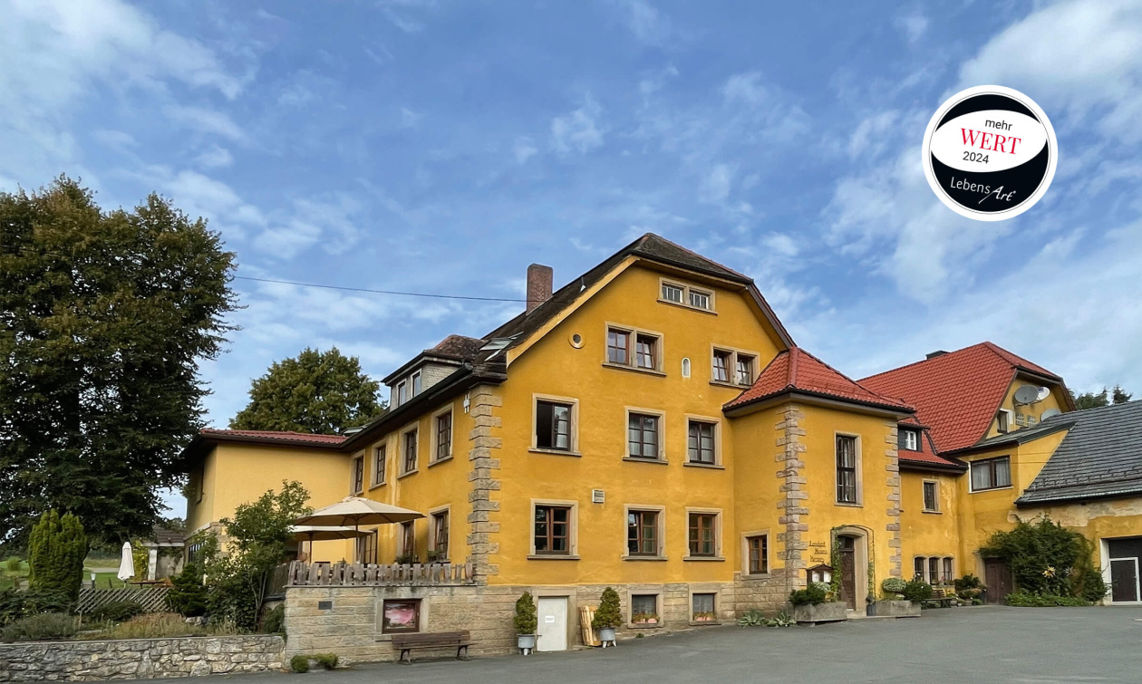 Gelegen in Hermes/Marktleugast liegt der historische Landgasthof Haueis.