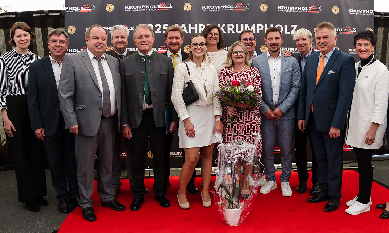Familie Krumpholz mit zahlreichen Ehrengästen