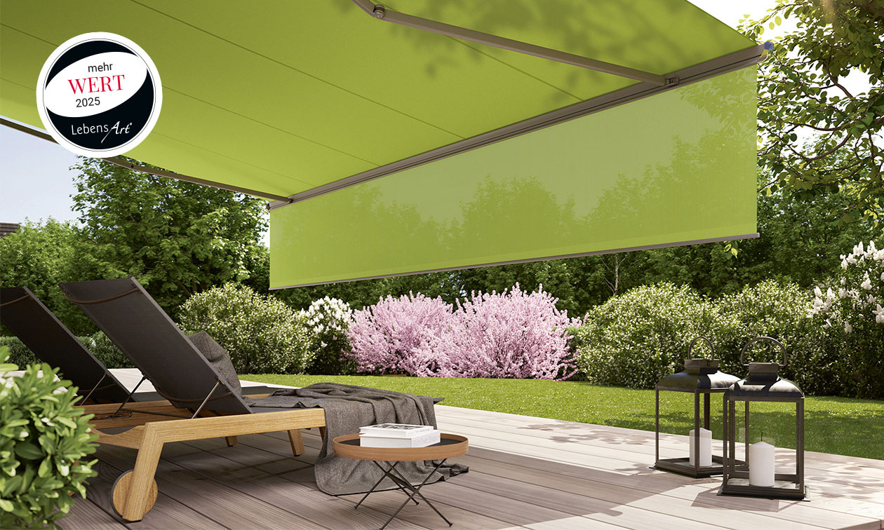 markilux Schattenplus bietet zusätzlichen Schutz vor tiefstehender Sonne und sorgt dafür, dass Terrassen oder Balkone noch besser genutzt werden können. Besonders in den späten Nachmittagsstunden, wenn die Sonne tiefer steht, perfektioniert die vertik