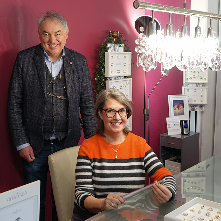 Holger und Heike Wecker in ihrem Trauringstudio in der ­Kulmbacher Langgasse.