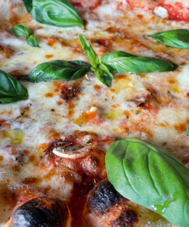 Leckere Pizza nach dem Golfen