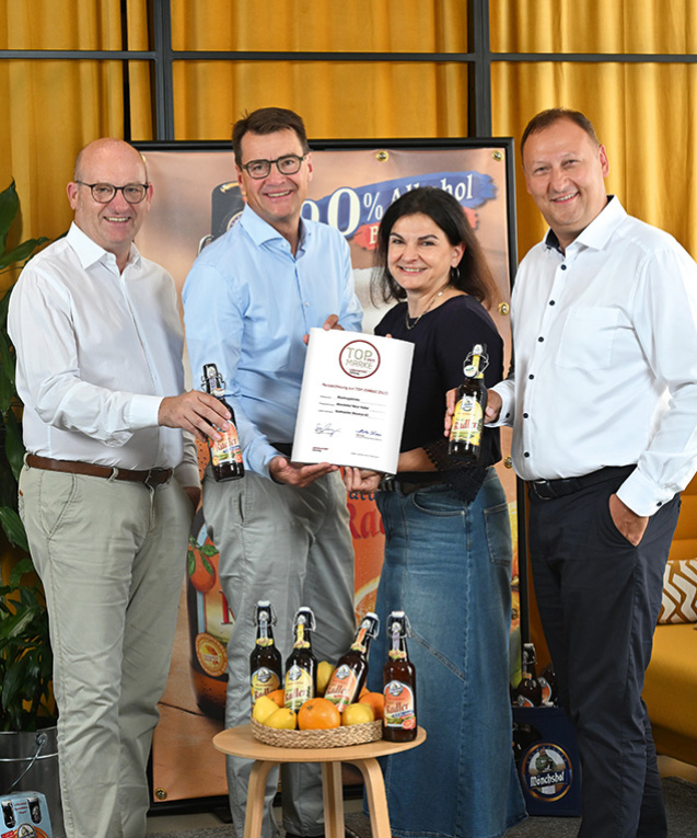 Mönchshof Natur Radler ist Top-Marke 2025! Im Bild von links: Vertriebsdirektor Michael Dorner, Vorstandssprecher Dr. Jörg Lehmann, ­Produktmanagerin Claudia Kollerer und Marketingleiter Holger Schmidt.