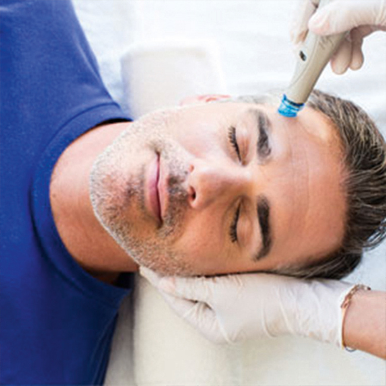 … mindert Fältchen, klärt die Haut …