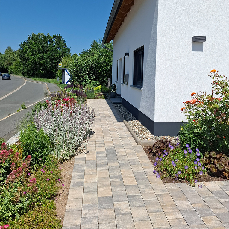 Neubau oder Außenanlagen. In allen Baufragen ist die Helmut Herrmann GmbH ein zuverlässiger, regionaler Partner.