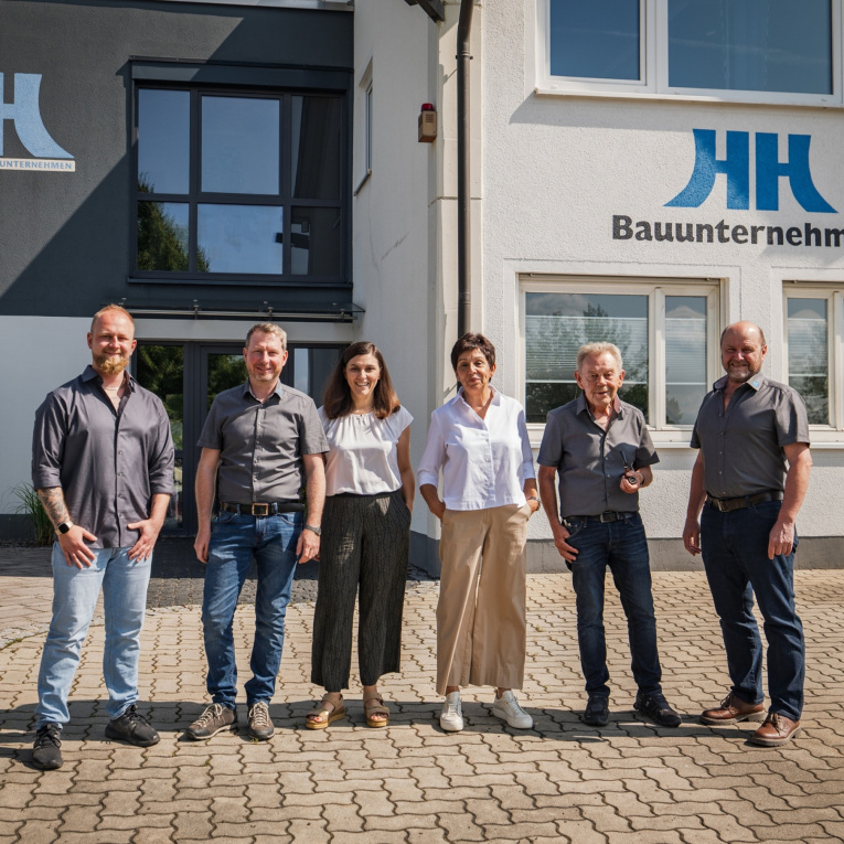 Das Team der Helmut Herrmann Bauunternehmen GmbH und Tochterunternehmen HH Wohnbau GmbH.