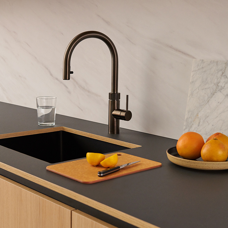 Der Round Flex in Gunmetall vereint Alltagstauglichkeit mit Design.