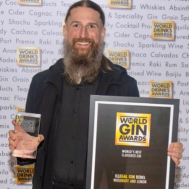 "Illegal Gin". Vom Landessieger zum Weltmeister: Frisch ausgezeichnet bei den World Gin Awards 2025 als World’s Best Flavoured Gin