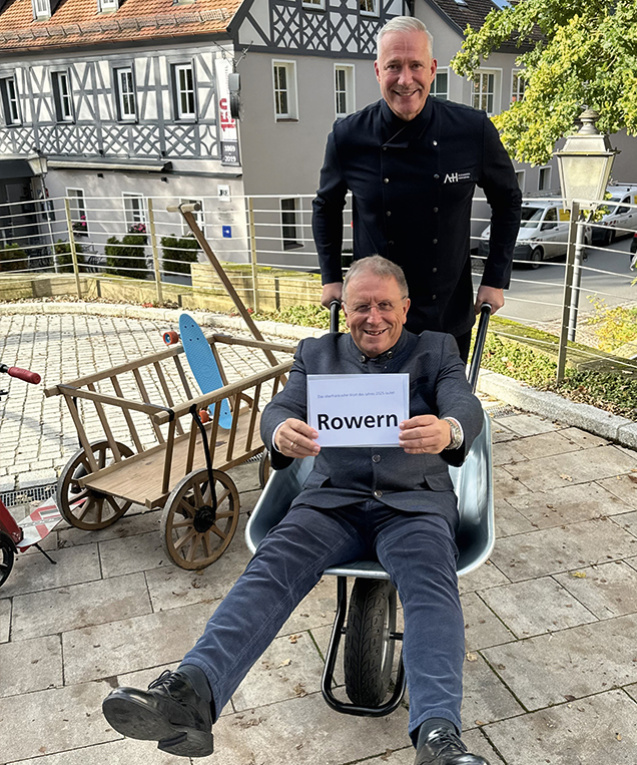 Hatten sichtlich Spaß mit ihrer „Rowern“: Bezirkstagspräsident Henry Schramm und Sternekoch Alexander Herrmann