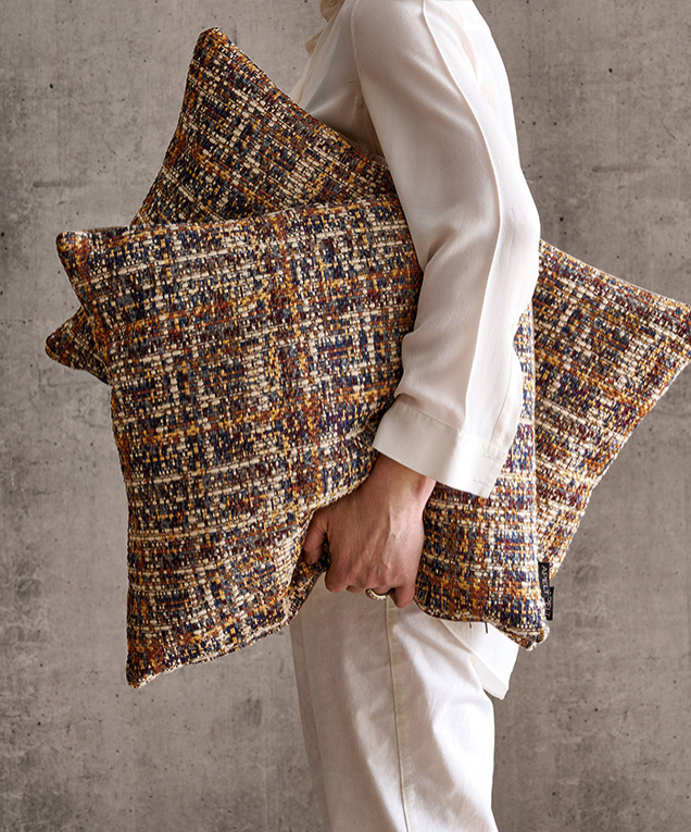 Stoffe zum Wohlfühlen: Bouclé, Wolle und Tweed – haptische Vielfalt für Sofas, Sessel und Wintertage.