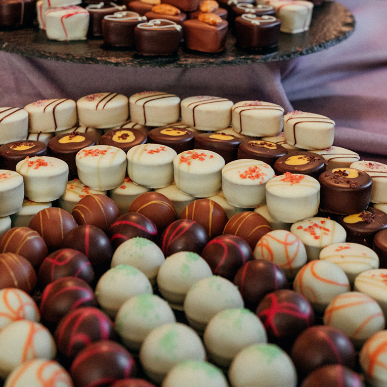 Nicht nur Pralinen aller Art – im Werksverkauf der Fischbachsmühle gibt es viel zu entdecken.