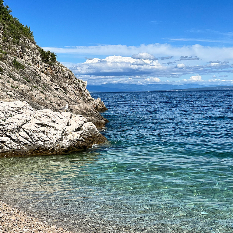 Glasklares Wasser und sonnige Küsten – Inspiration für alle, die Sehnsucht nach Meer haben.