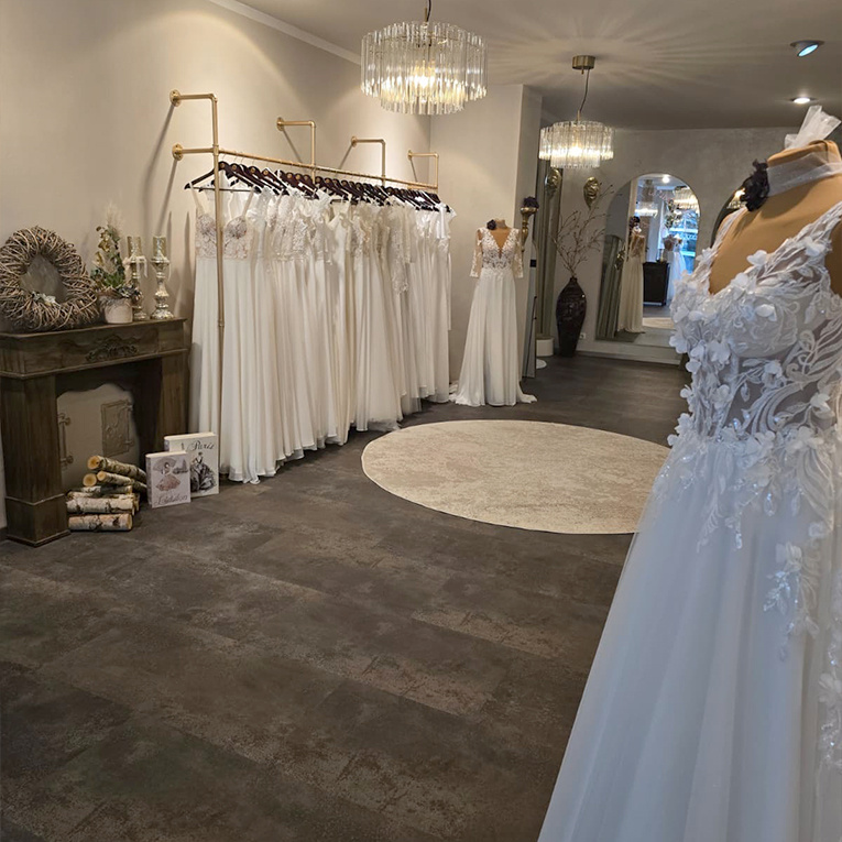 Liebevoll inszenierte Details und ausgewählte Designs – im Atelier von Liebeskleid wird jeder Besuch zum besonderen Moment.