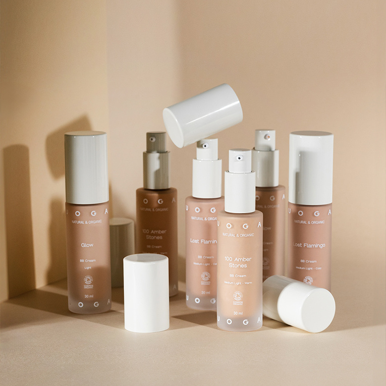 In natürlichen Nuancen: Flüssiges Make-up mit der Leichtigkeit eines Puders.