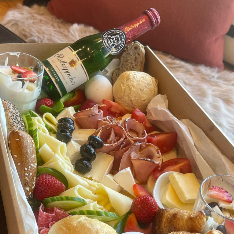 Die Frühstücksbox für 2: ein herzhafter Genuss am Valentinstag