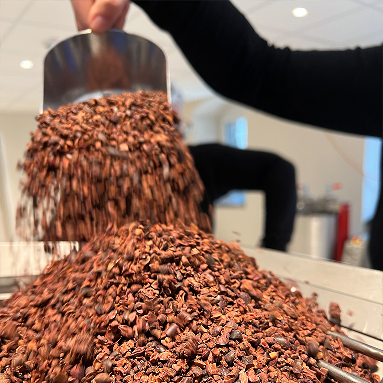 Von der Bohne zur Tafel: Bean-to-Bar-Schokolade entsteht direkt vor Ort.