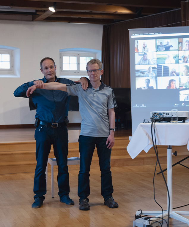 Im Seminar werden Zusammenhänge des Körpers auch praktisch erlebbar gemacht – Lernen durch Beobachten und Ausprobieren.