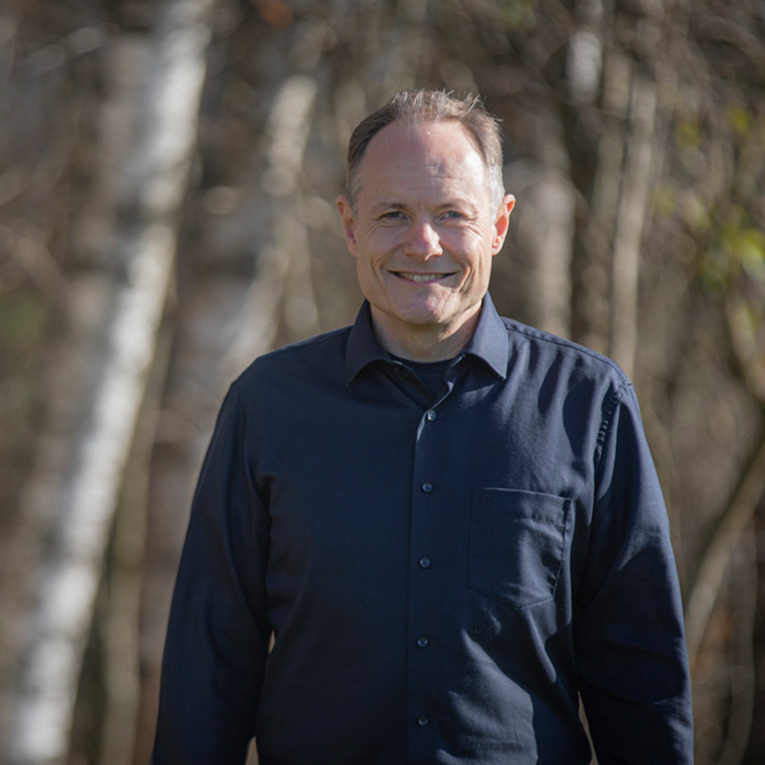 Dr. Norbert Merz verbindet medizinisches Wissen mit einem ganzheitlichen Blick auf Gesundheit und Lebensstil.