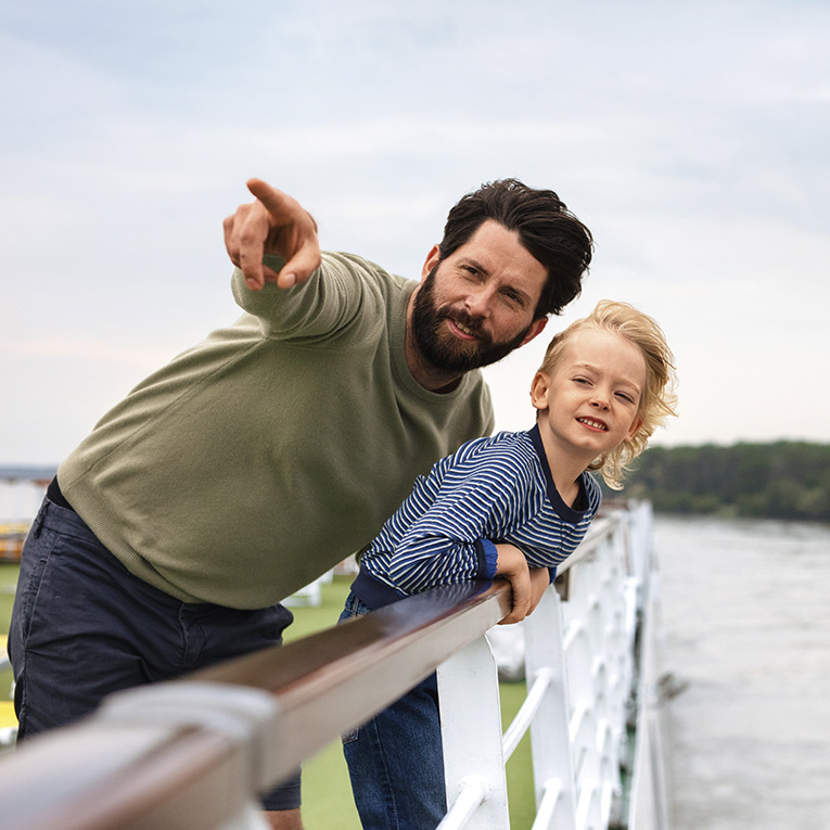 Gemeinsame Entdeckungen: Flusskreuzfahrten schaffen besondere Momente für Groß und Klein.
