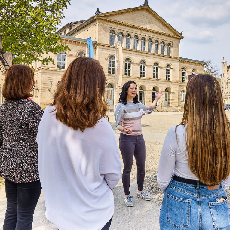 Gästeführung am Schlossplatz.
