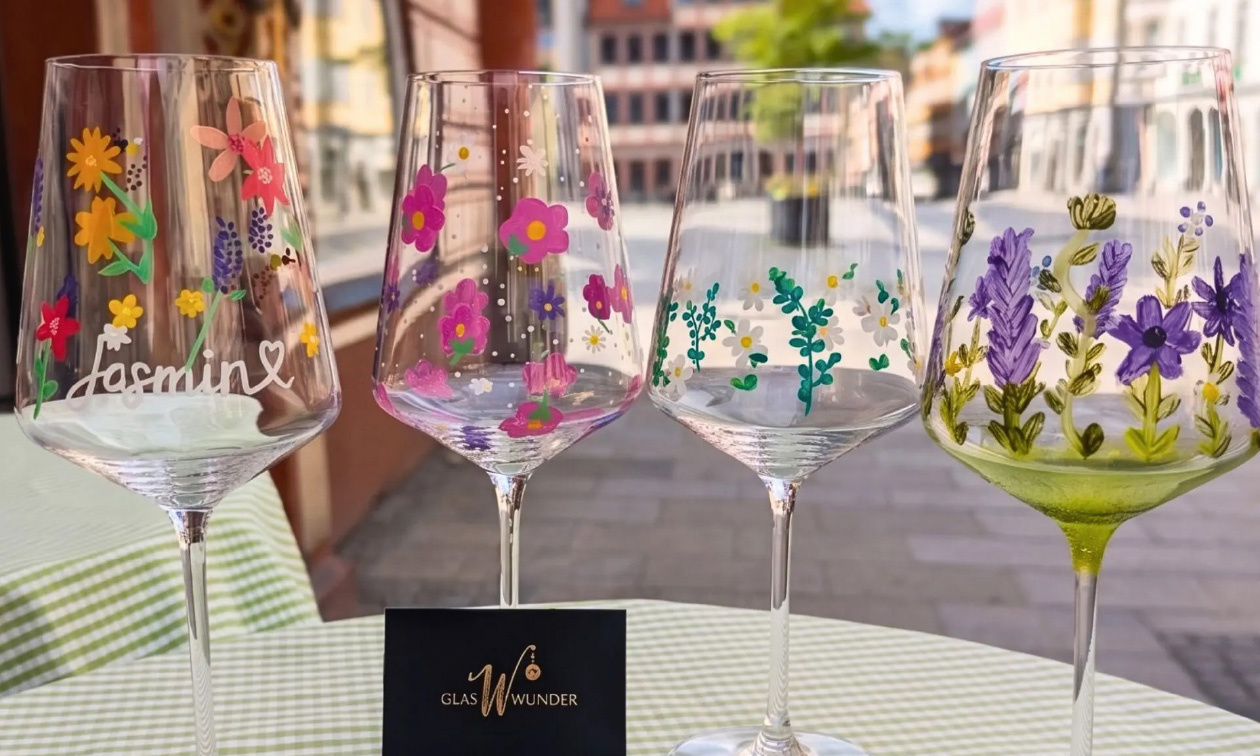 Gestalten Sie Ihr Weinglas ganz individuell im Workshop „Paint your own Wineglass“.