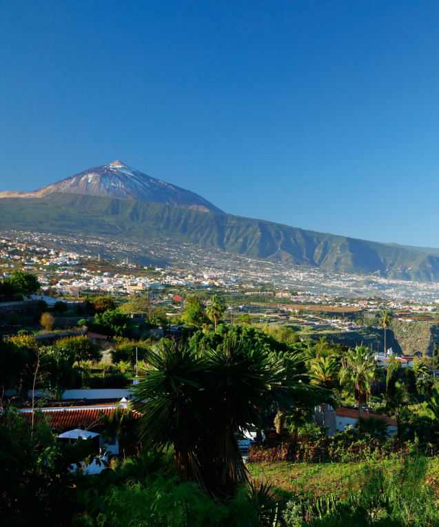 Orotava-Tal im fruchtbaren Norden der Insel mit Blick auf den 3 718 Meter hohen Teide, dem höchsten Berg Spaniens.