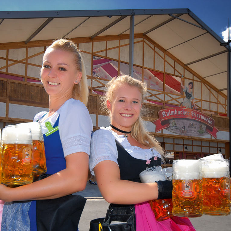 Direkt im Herzen Kulmbachs findet neun Tage lang eine einzige große Party mit tollen Showbands, gutem Essen und natürlich dem Kulmbacher Bier statt.