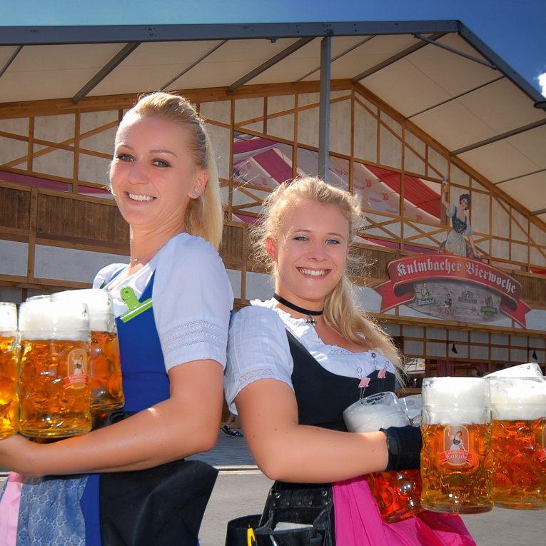 Direkt im Herzen Kulmbachs findet neun Tage lang eine einzige große Party mit tollen Showbands, gutem Essen und natürlich dem Kulmbacher Bier statt.