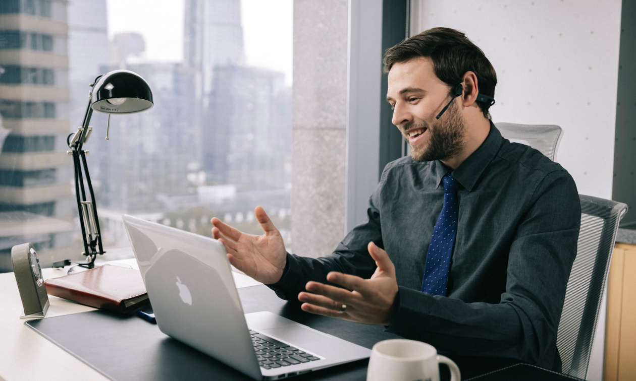 Shokz OpenComm UC – Open-Ear-Design, ganztägiger Komfort