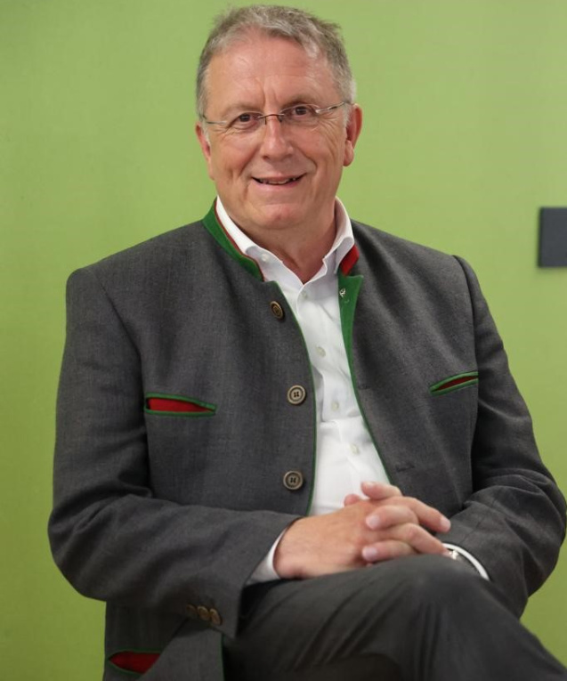 Bezirkstagspräsident Henry Schramm