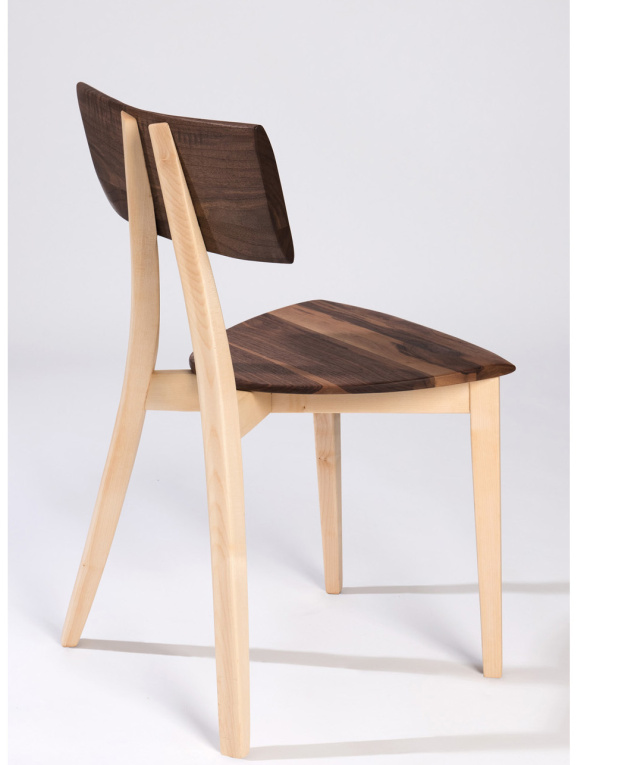 JO! – der handwerklich gefertigte Massivholz-Stuhl wurde mit dem GERMAN DESIGN AWARD 2020 preisgekrönt