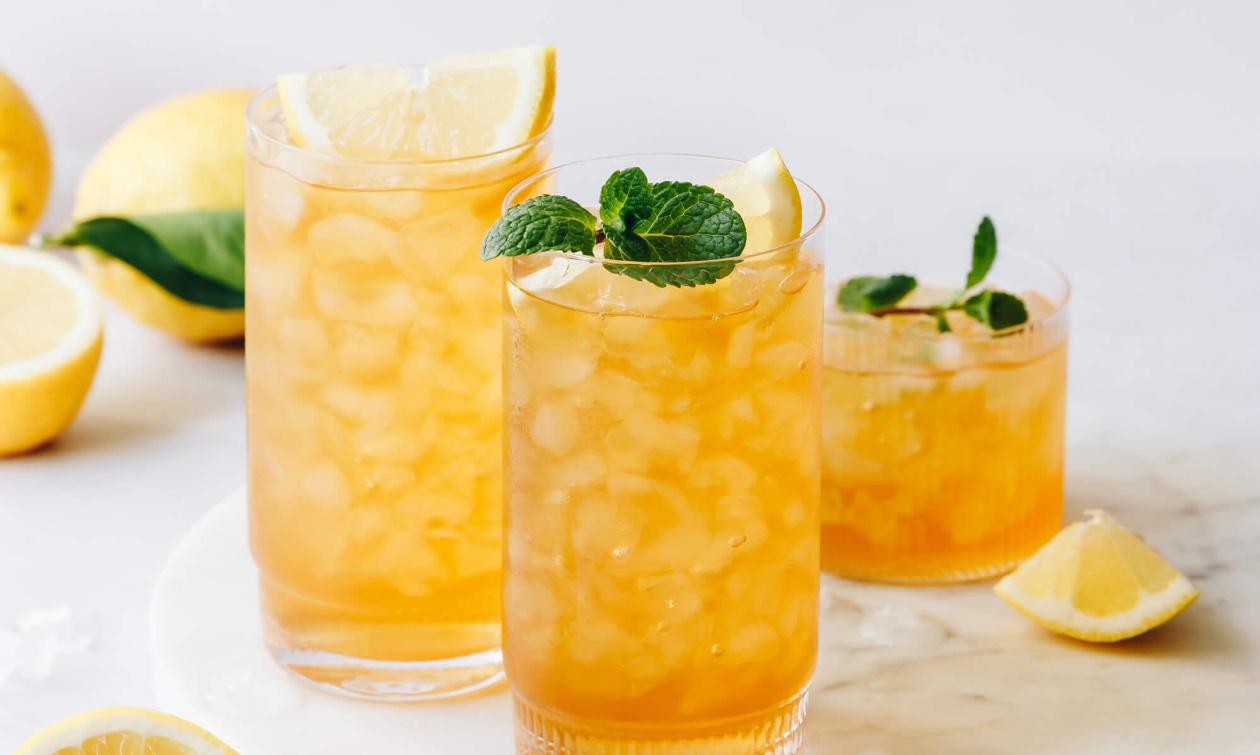Rezepttipp: Hausgemachter Zitronen-Eistee mit Plose Mineralwasser ...