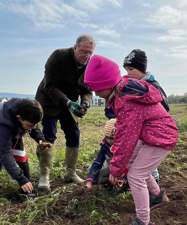 Die Landwirtschaftlichen Lehranstalten bieten verschiedene thematische Führungen für Kinder und Erwachsene an.