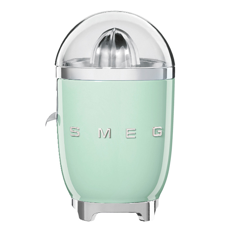 Mit der Zitruspresse von Smeg sind deine Früchte schnell und einfach ausgepresst.