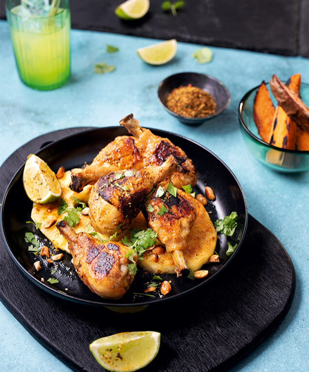 Gegrillte Hühnerkeulen mit Ananas und Erdnüssen