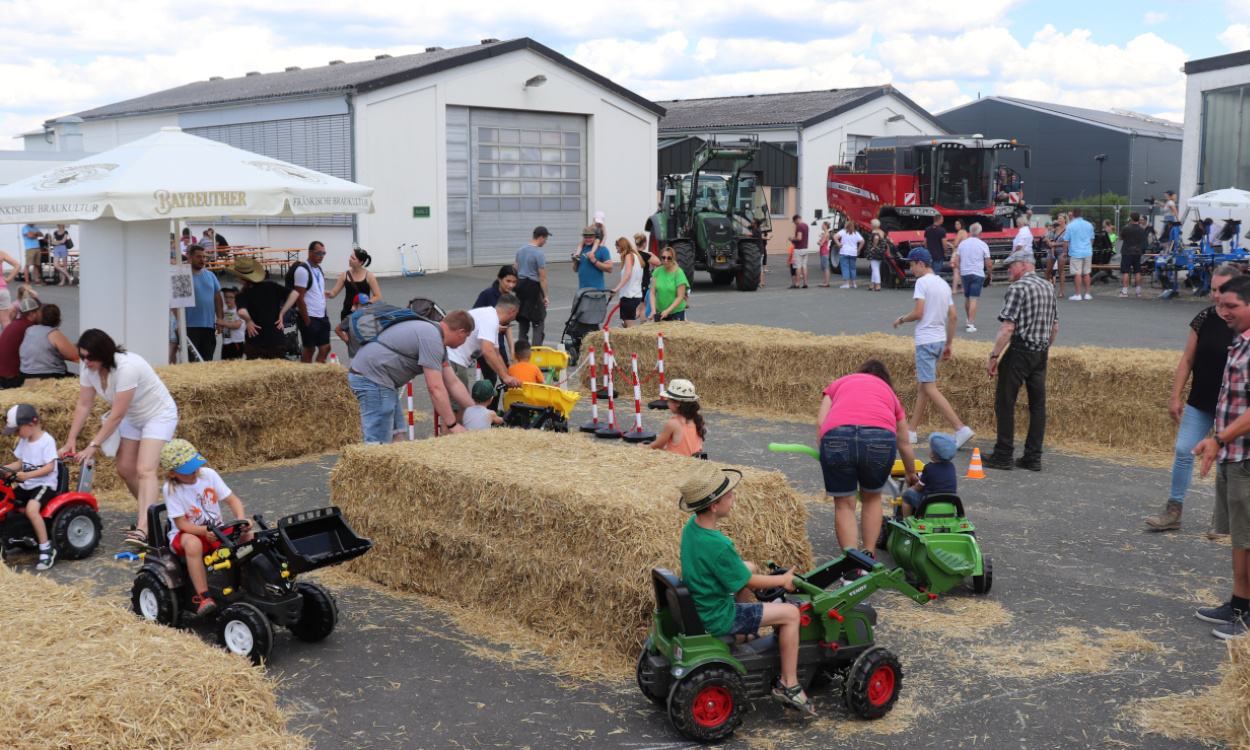 In Bayreuth findet am 18. Juni ein großer Tag der offenen Tür mit Familienfest in den Landwirtschaftlichen Lehranstalten statt.