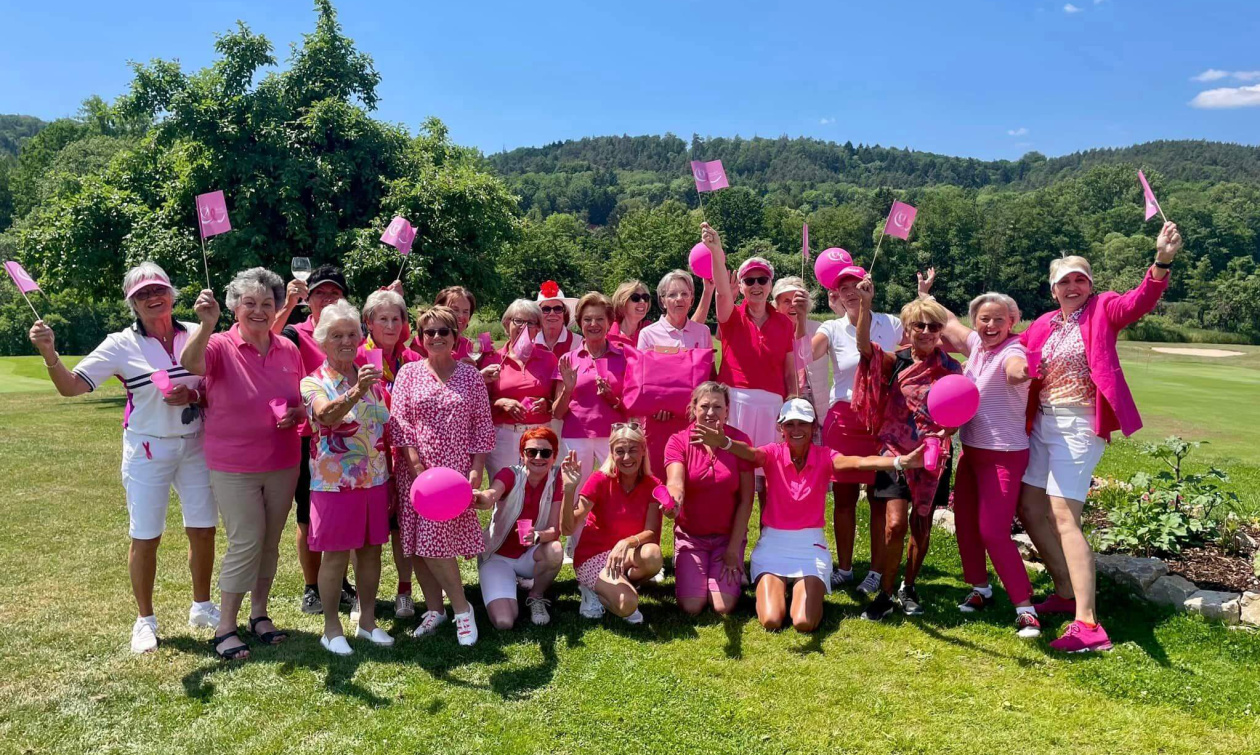 26 Golf Ladies des Golfclub Oberfranken spielen das PINK RIBBON Charity Turnier
