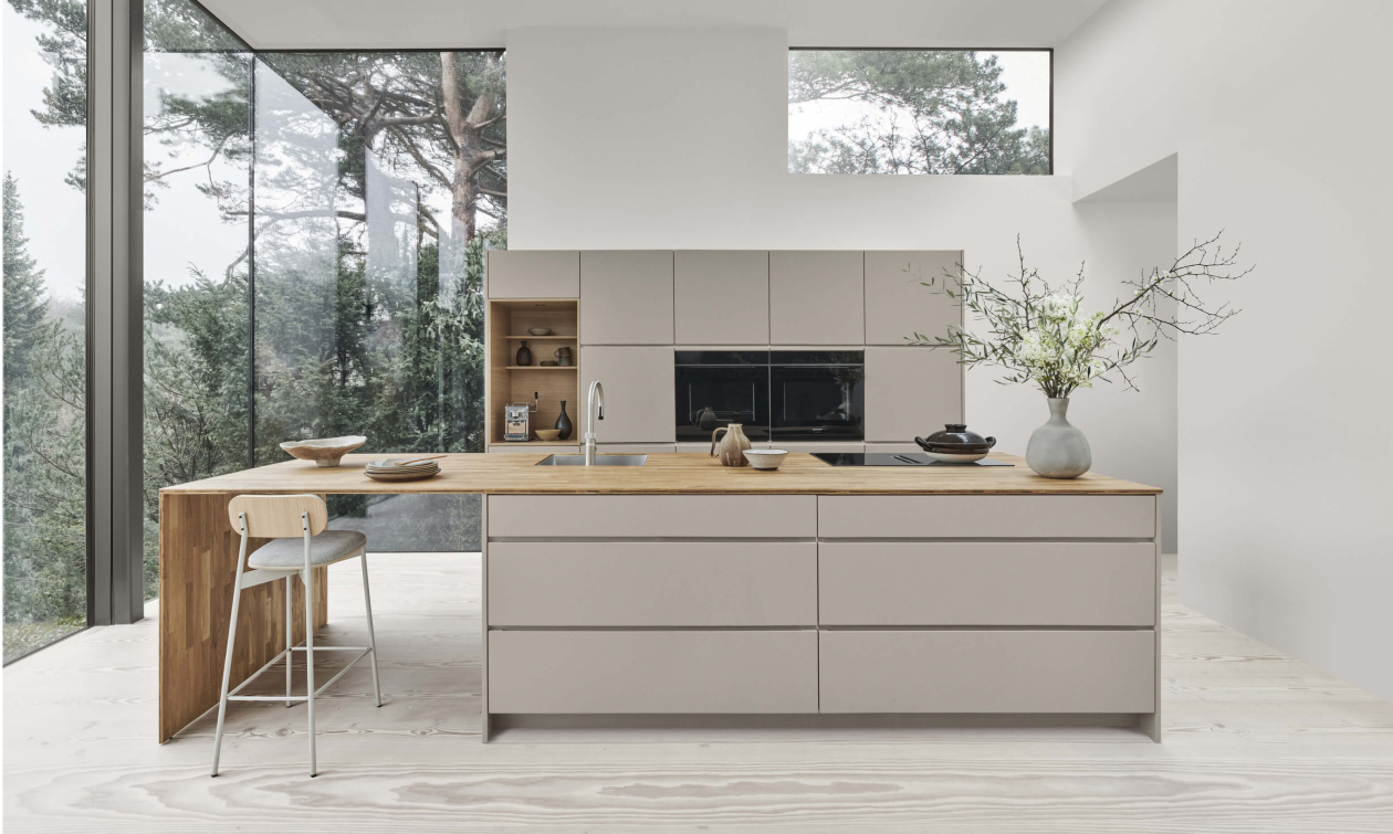 Dänisches Design in Reinform: Küchen-Design Mano in neuer Farbe „arizona beige“ erhältlich