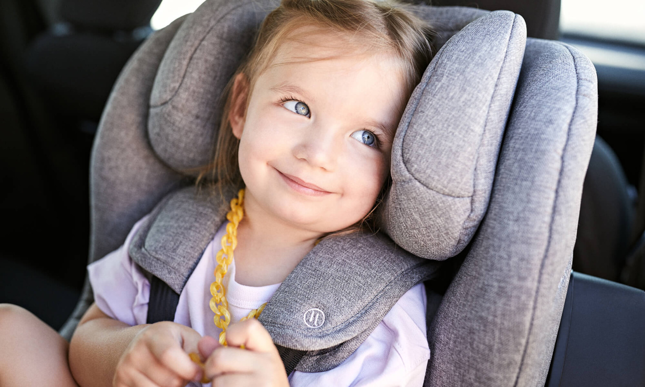Bei der Auswahl des Auto-Kindersitzes sollten Eltern von Anfang an neben der Unfallsicherheit auch die Rückenfreundlichkeit berücksichtigen. Das unabhängige AGR-Gütesiegel „Geprüft & empfohlen“ gibt Orientierung.